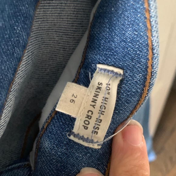 10" High-Rise Skinny Crop Jeans in Sheffield Wash - Picture 4 of 8